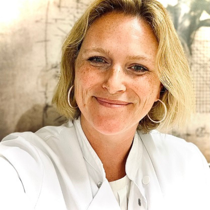 Portret photo of prof. dr. Natasha Appelman-Dijkstra.