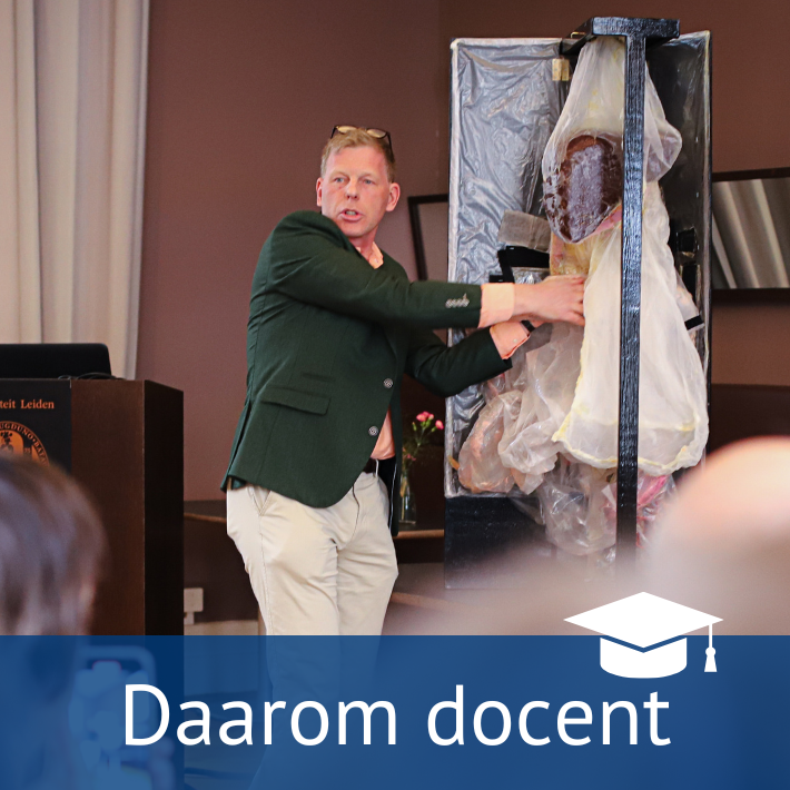 Paul Gobée geeft onderwijs. Paul Gobée geeft onderwijs.