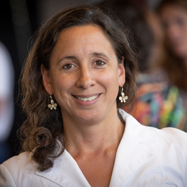Portretfoto van prof. dr. Minneke Coenraad.