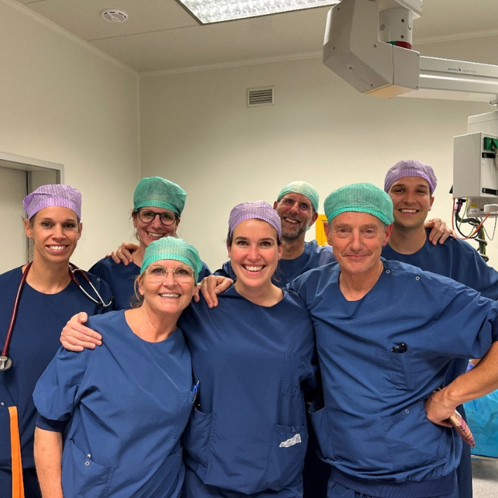 Op de foto zijn de 7 leden van het operatieteam te zien