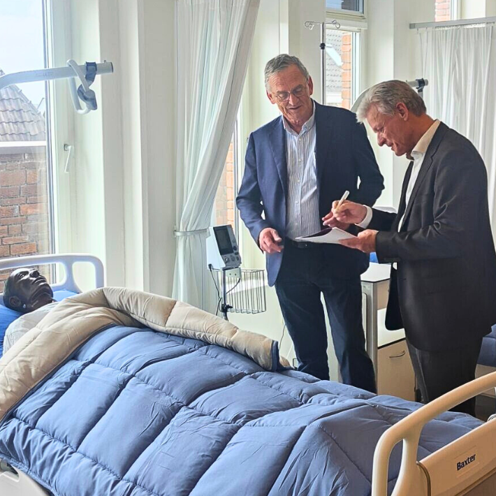 Ondertekening van de overeenkomst. Ondertekening van de overeenkomst.